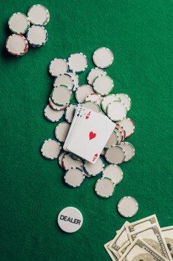 Mobile login and Togel 4D game interface on qqdewatoto